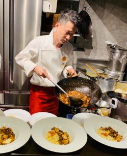 オーナーシェフ佐藤朗暢（さとうあきのぶ） 